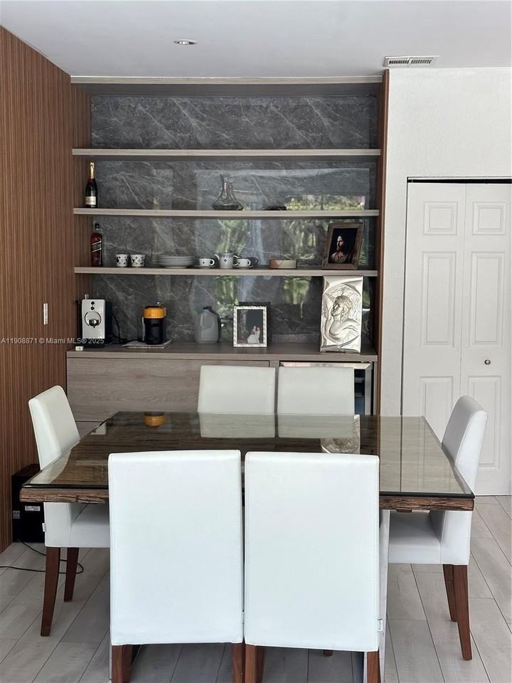 7060 Nw 107th Pl #7060 - Photo 3 of 10