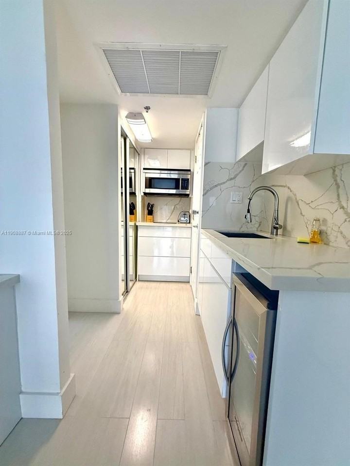 19201 Collins Ave #309 - Photo 4 of 29