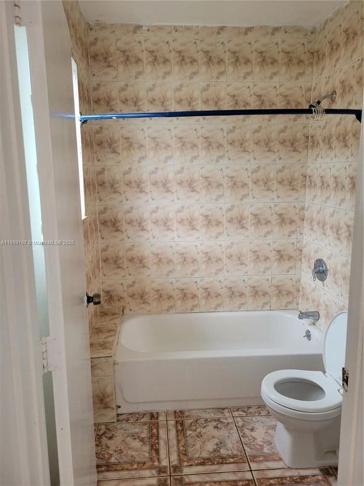 14815 Ne 8th Ct #1 - Photo 2 of 6