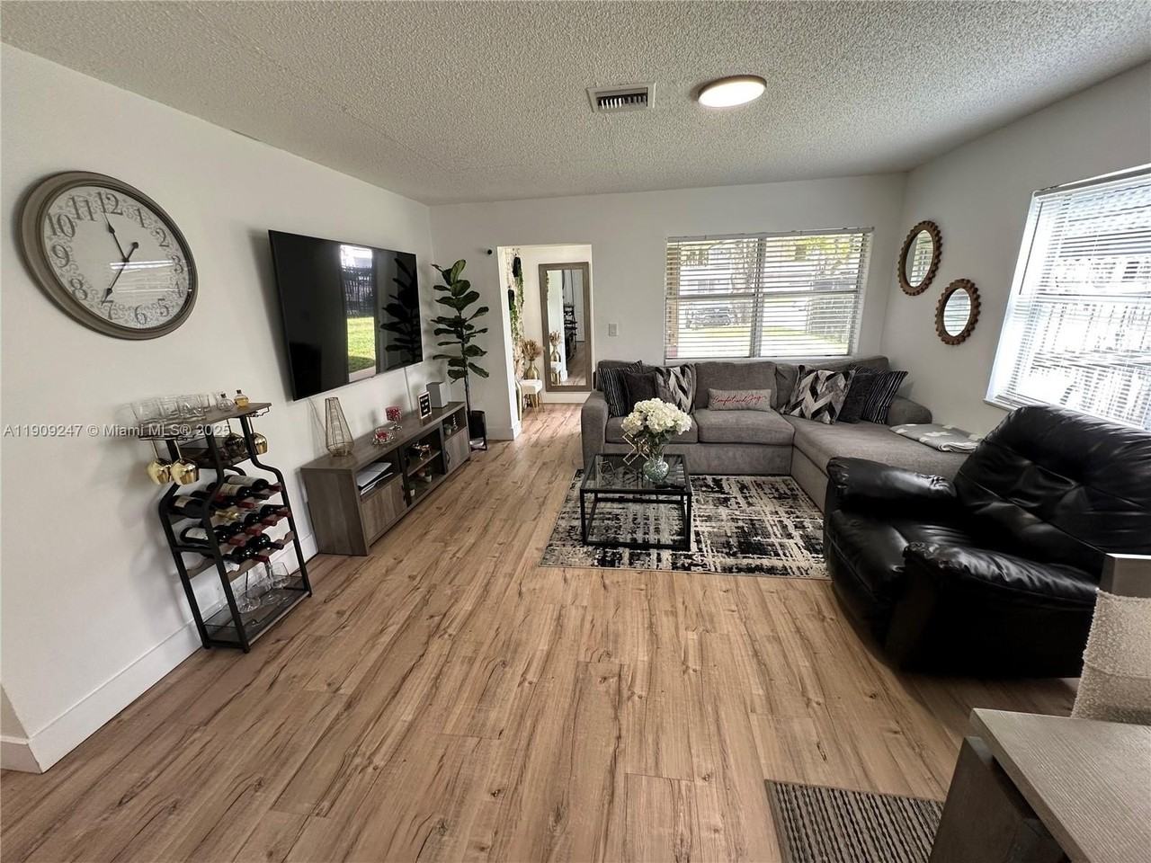 6040 Sw 35th St #2 - Photo 2 of 14