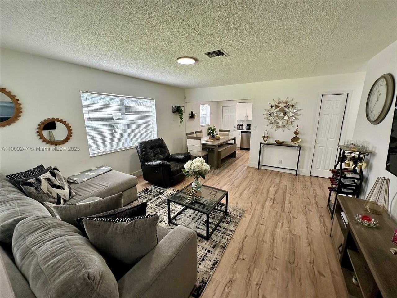 6040 Sw 35th St #2 - Photo 4 of 14