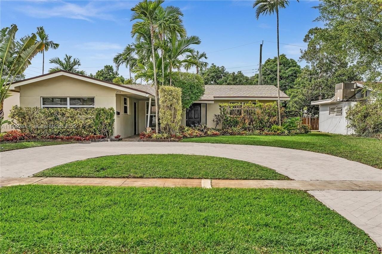 2114 North 44th Avenue