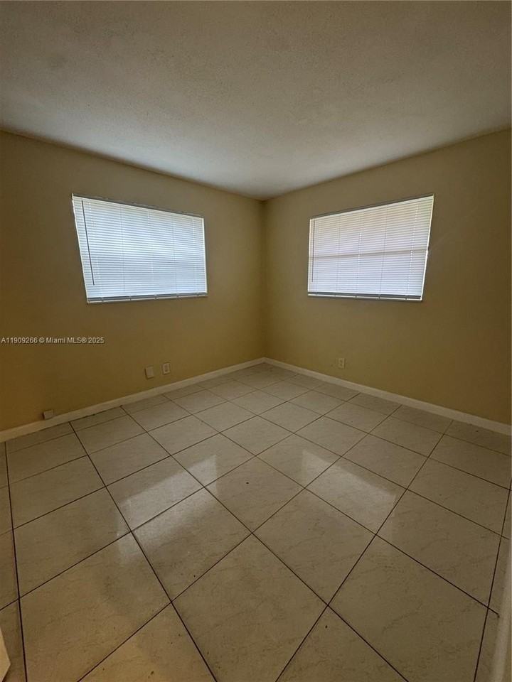 5700 Nw 15th St #2 - Photo 3 of 7