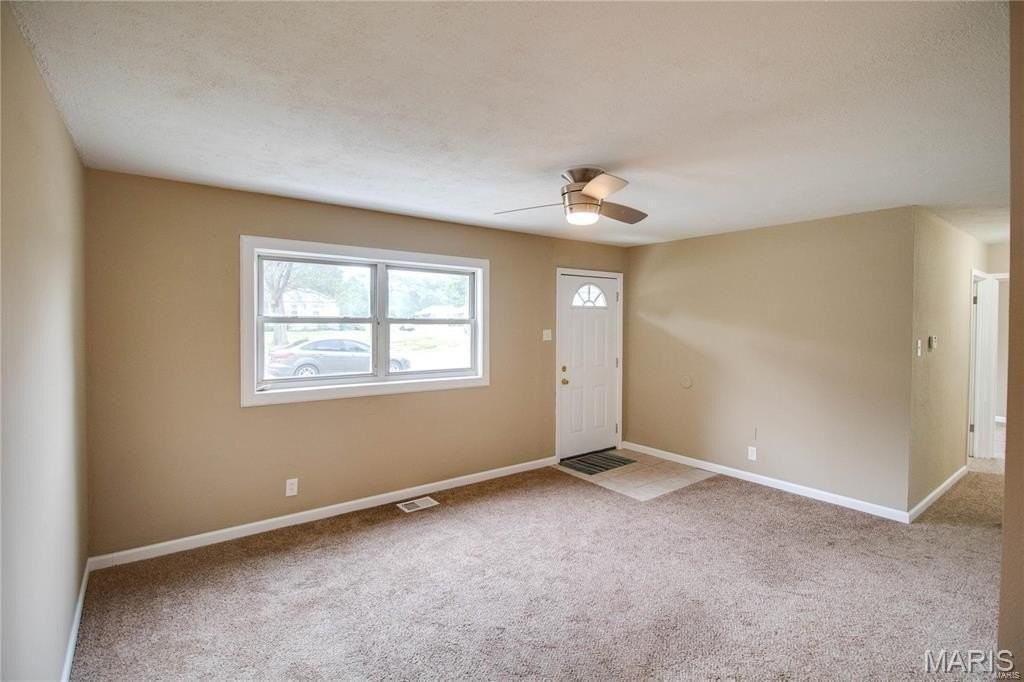 225 Bonds Ave - Photo 5 of 25