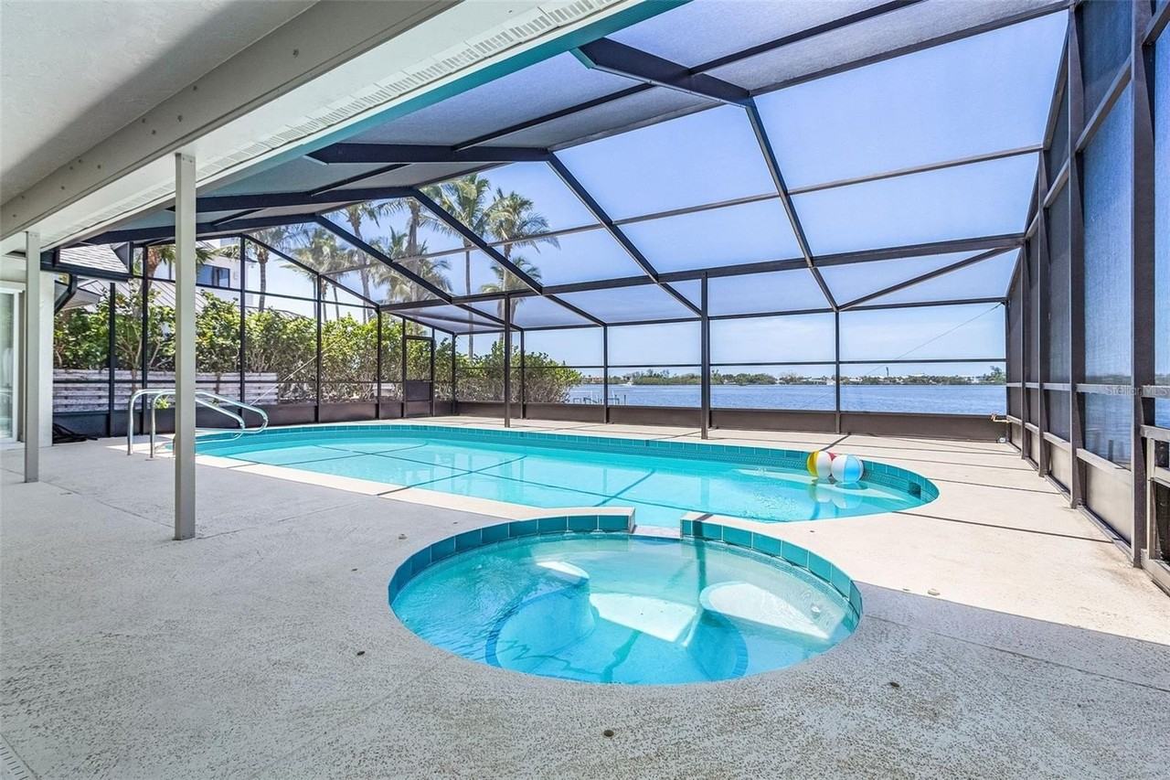 716 Sarabay Rd - Photo 2 of 40