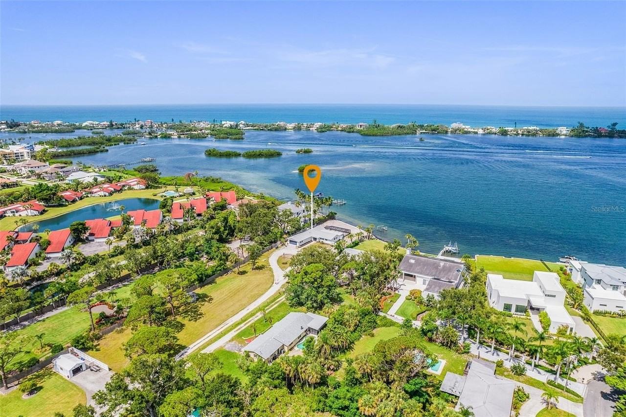 716 Sarabay Rd - Photo 3 of 40