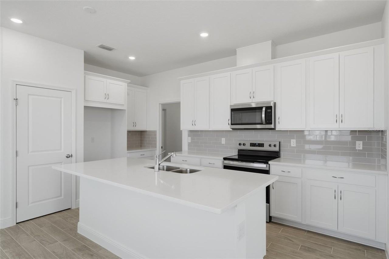 2100 Maverick Ct - Photo 3 of 25