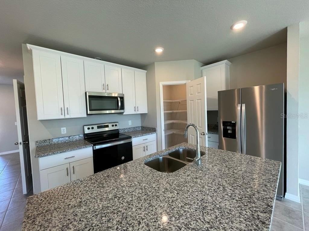 762 Legacy Dr - Photo 5 of 14