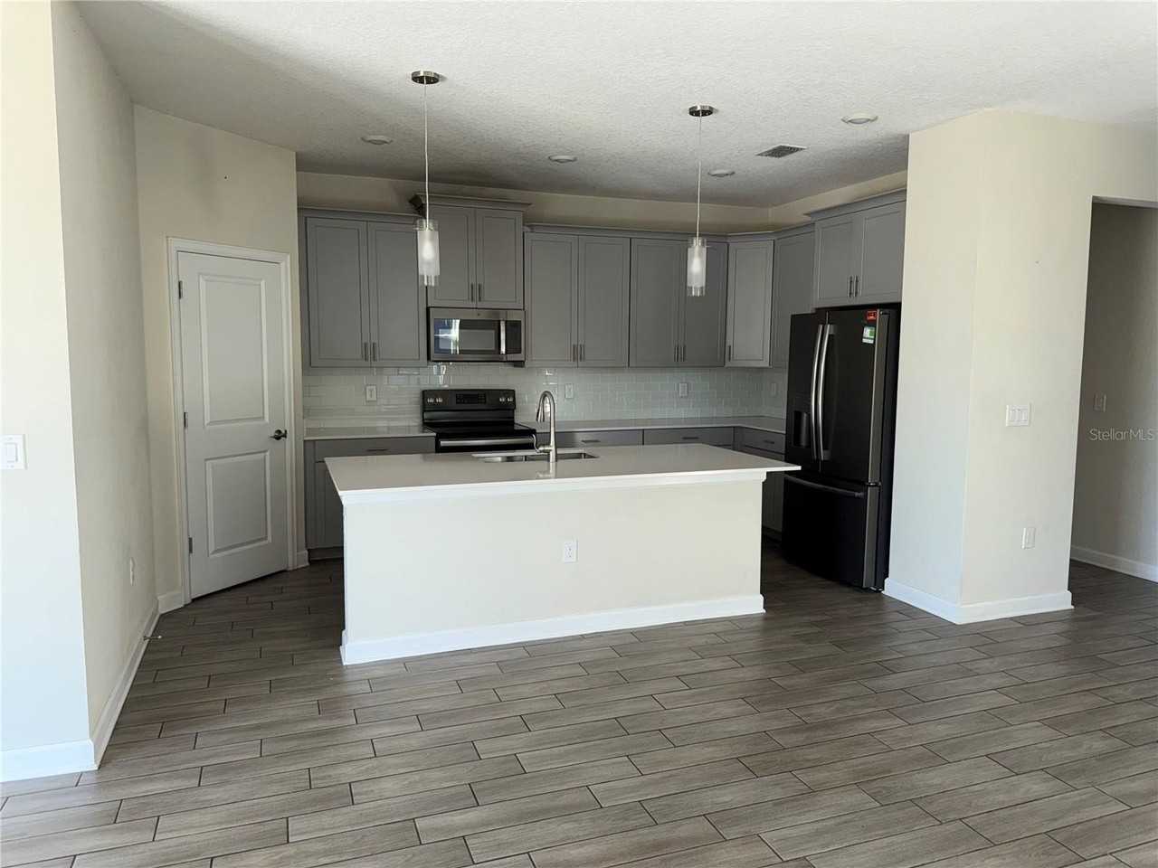 2621 Camden Park Loop - Photo 4 of 50