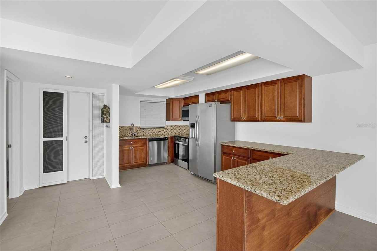 13618 Greenfield Dr #405 - Photo 6 of 50