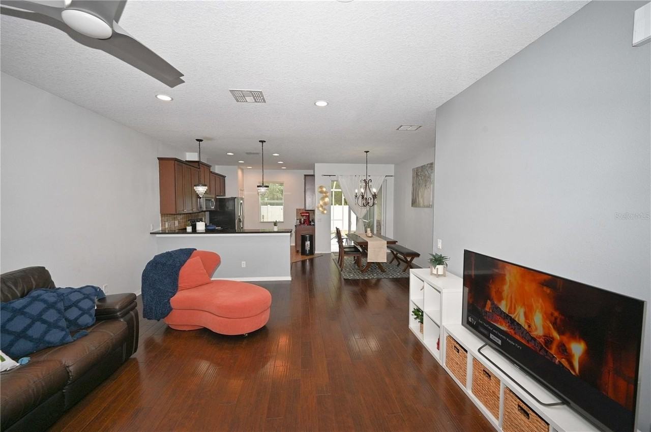 12562 Streamdale Dr - Photo 4 of 46