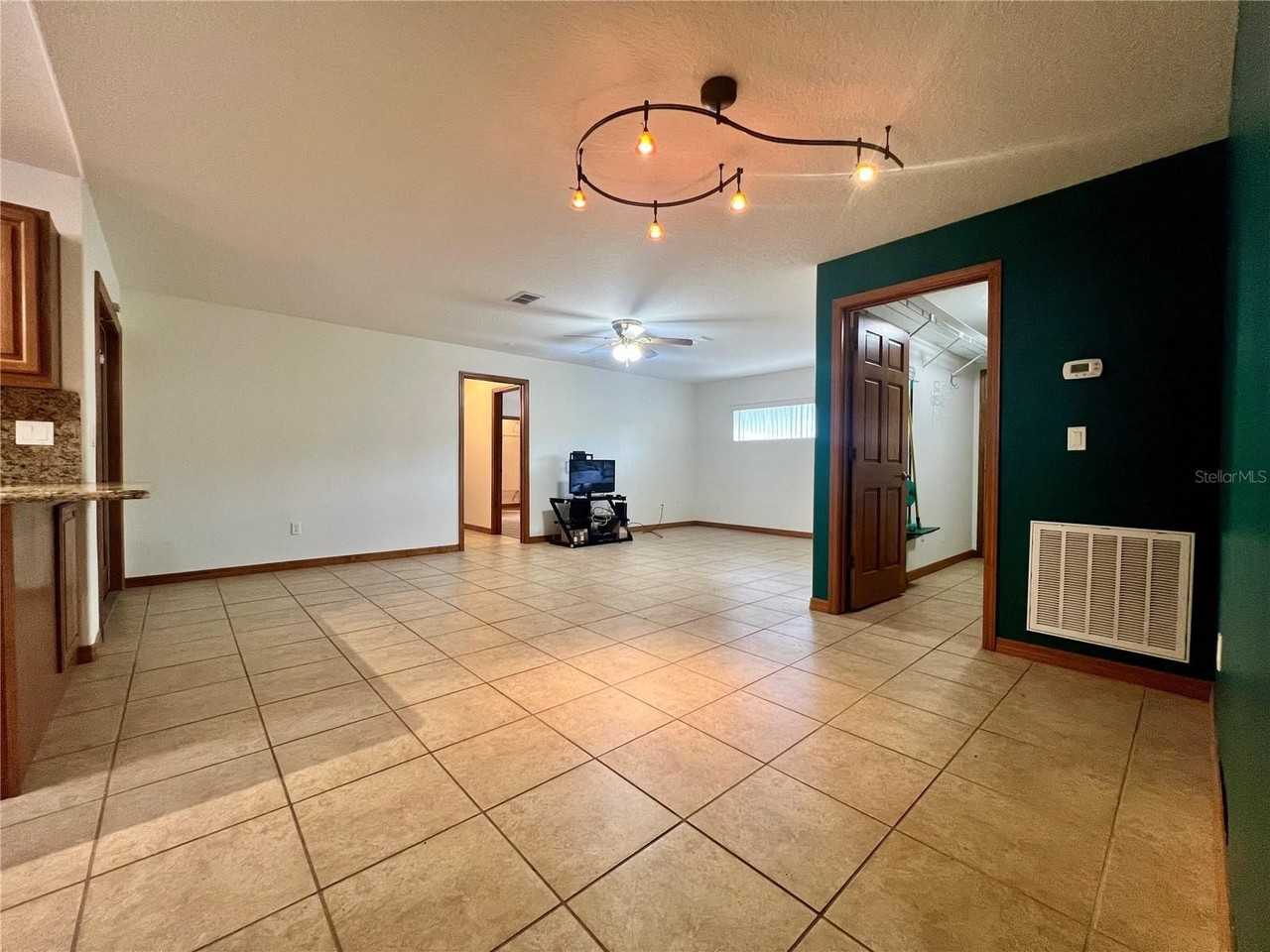 1156 S Carpenter Ave - Photo 6 of 25