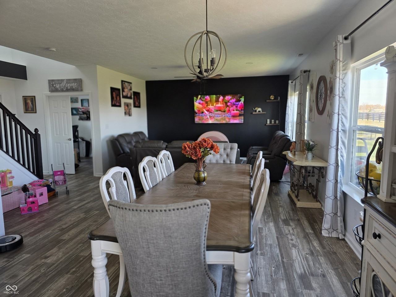 1461 Bigleaf Dr - Photo 3 of 7