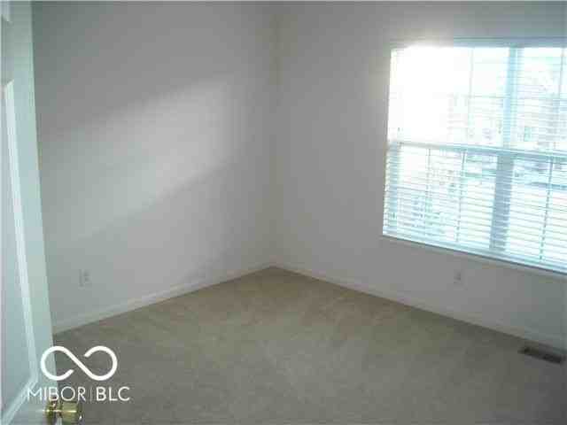 998 3rd Ave Nw - Photo 4 of 15