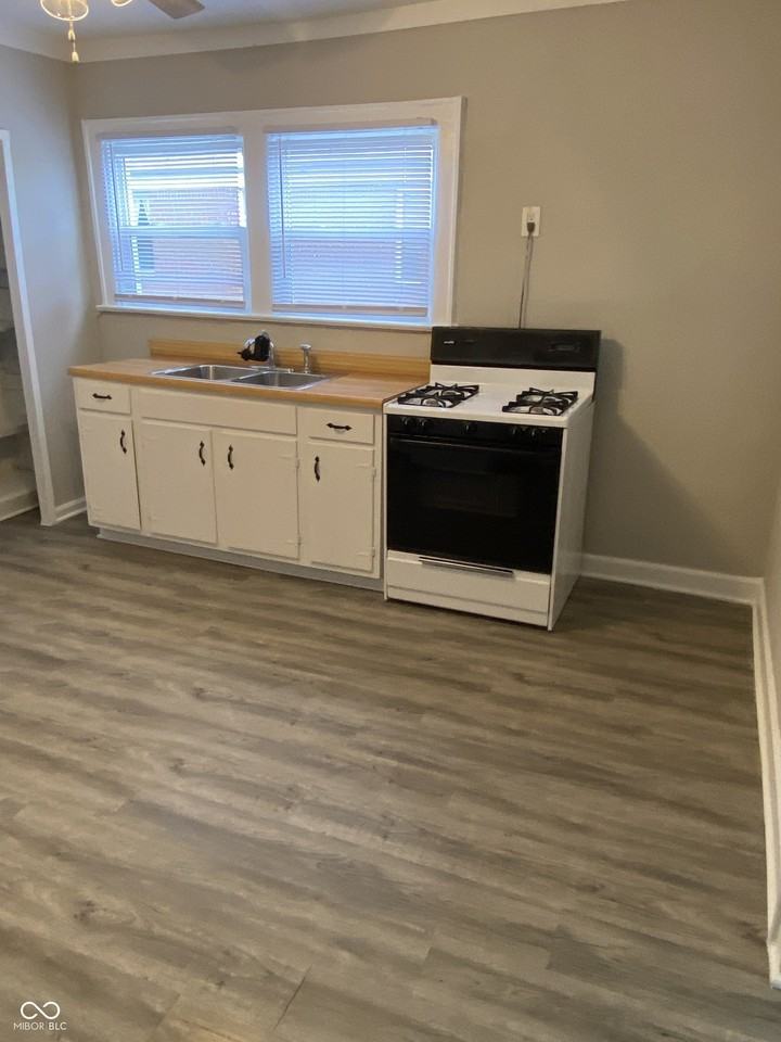 5338 Winthrop Avenue - Photo 6 of 14