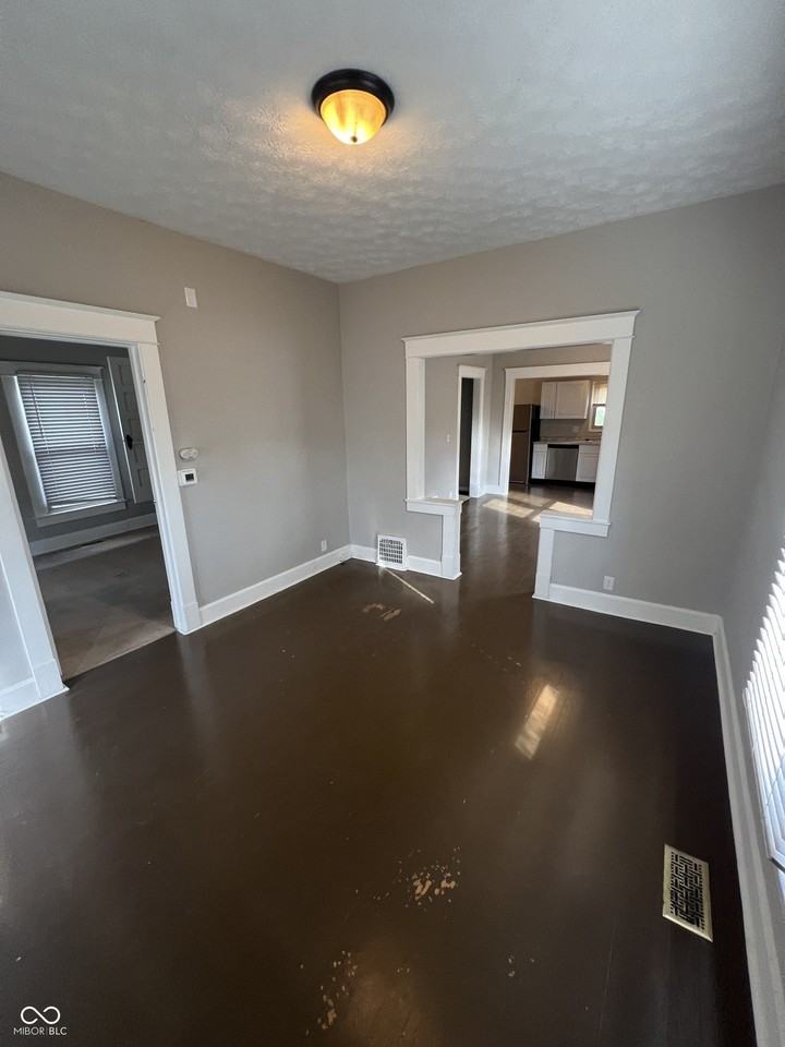 4113 Cornelius Ave - Photo 3 of 20