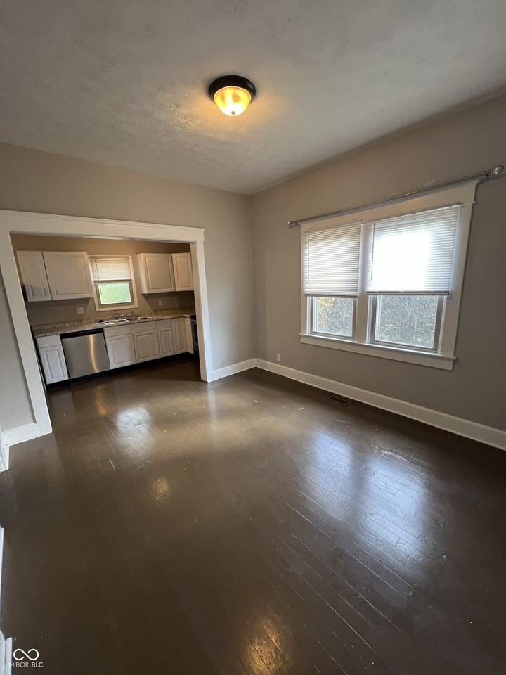 4113 Cornelius Ave - Photo 5 of 20