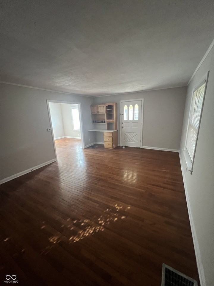 6967 North College Avenue - Photo 4 of 17