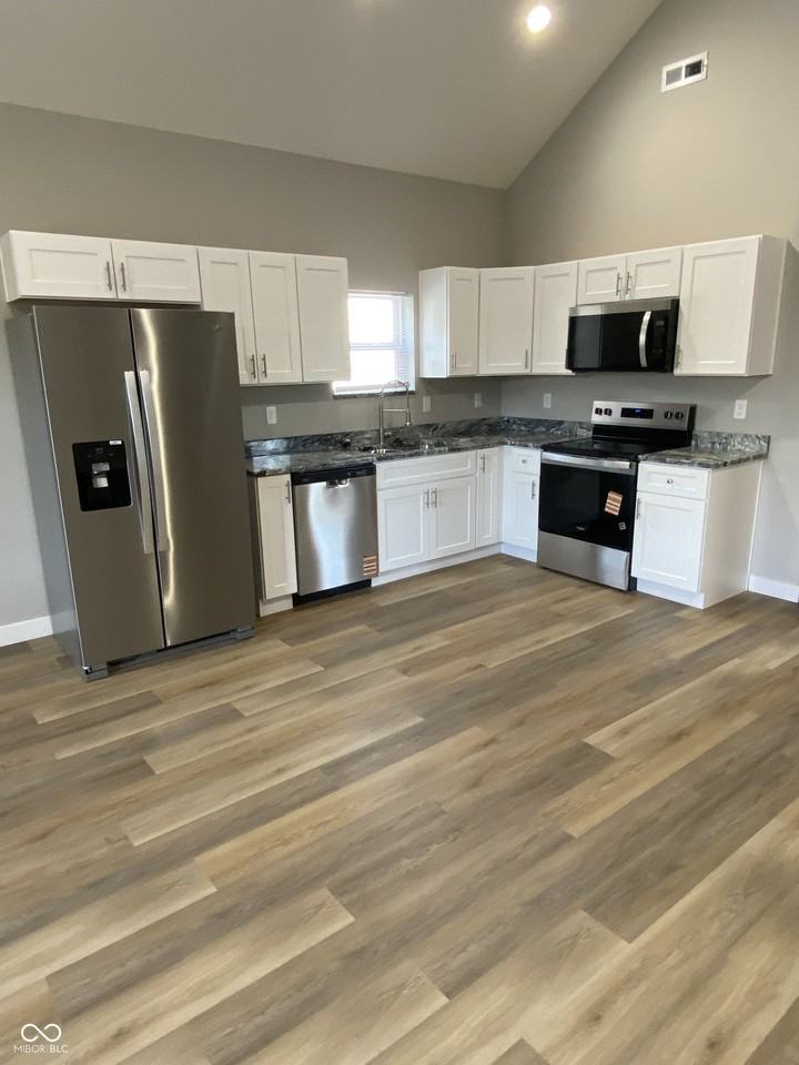 929 N Beville Ave - Photo 6 of 16