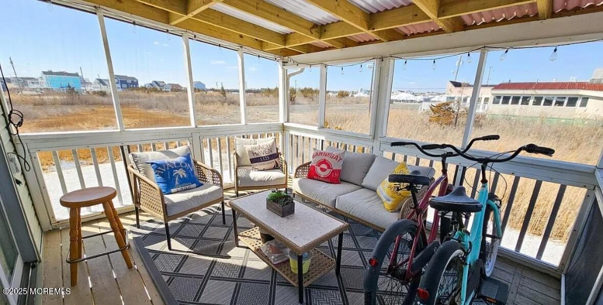 1022 S Green St - Photo 2 of 20