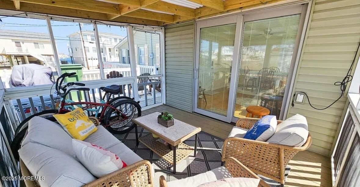 1022 S Green St - Photo 3 of 20