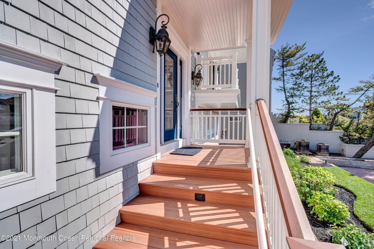 706 Morven Ter - Photo 4 of 50