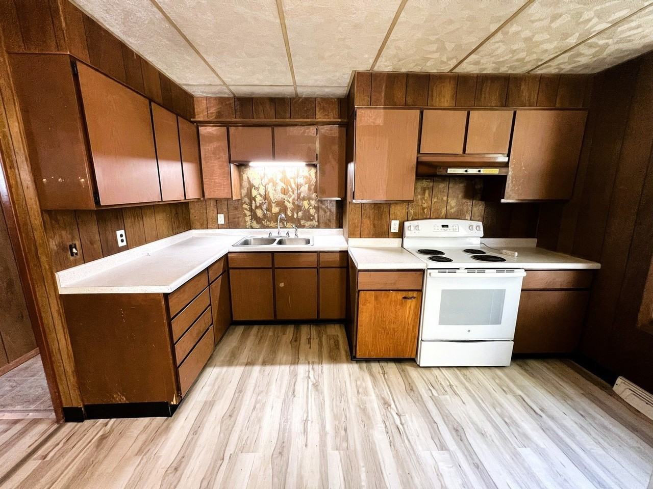 123 W Waupansie St #1 - Photo 5 of 13