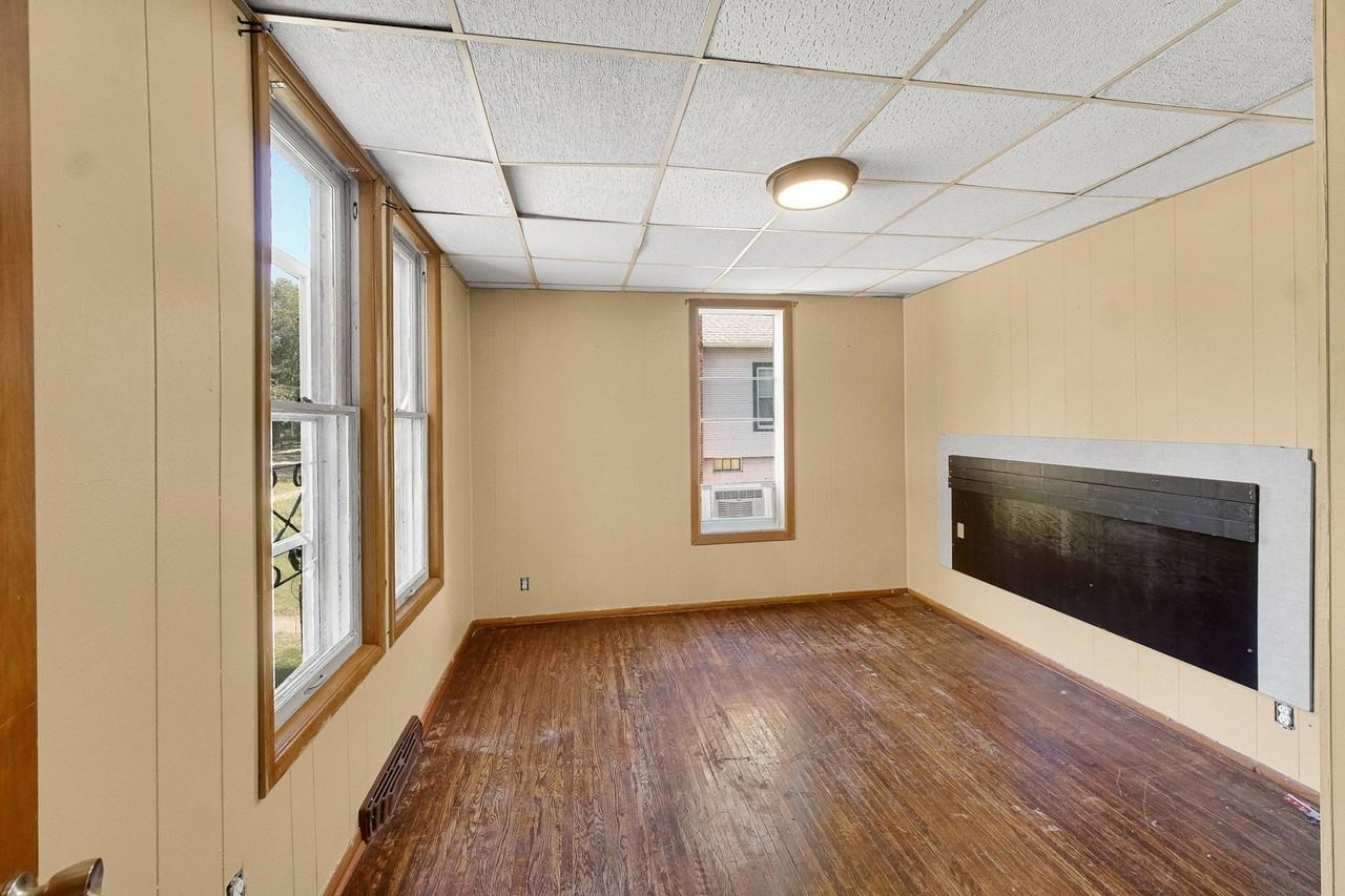 123 W Waupansie St #1 - Photo 6 of 13