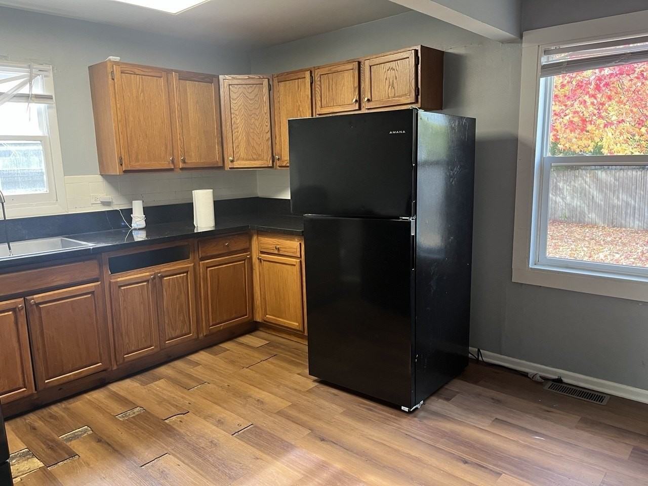 22146 Yates Ave - Photo 2 of 10