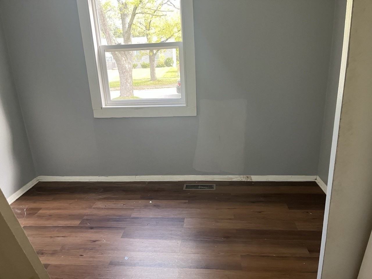 22146 Yates Ave - Photo 3 of 10