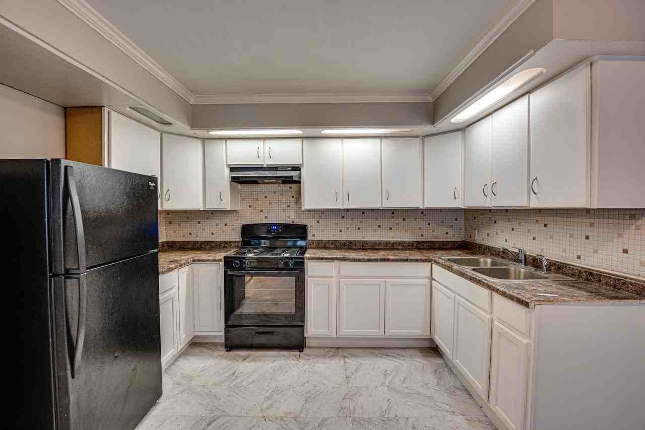 3235 West 157th Street - Photo 4 of 21