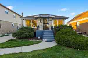 featured image of 4656 N Narragansett Ave