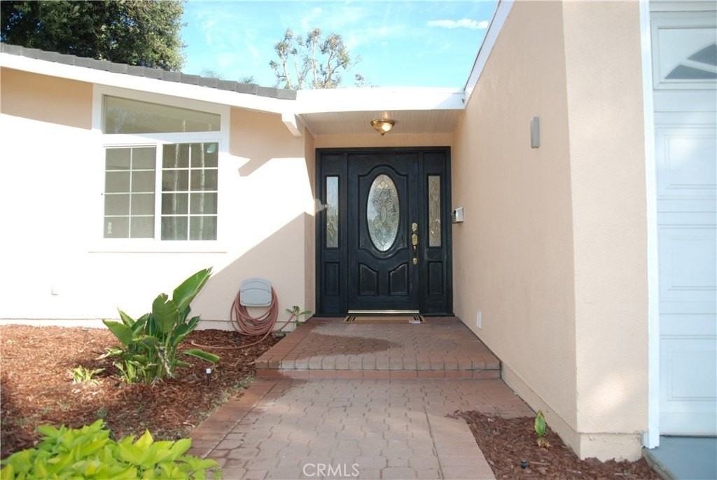 6744 Cozycroft Ave - Photo 3 of 27