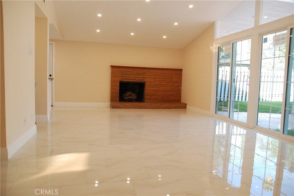 6744 Cozycroft Ave - Photo 6 of 27