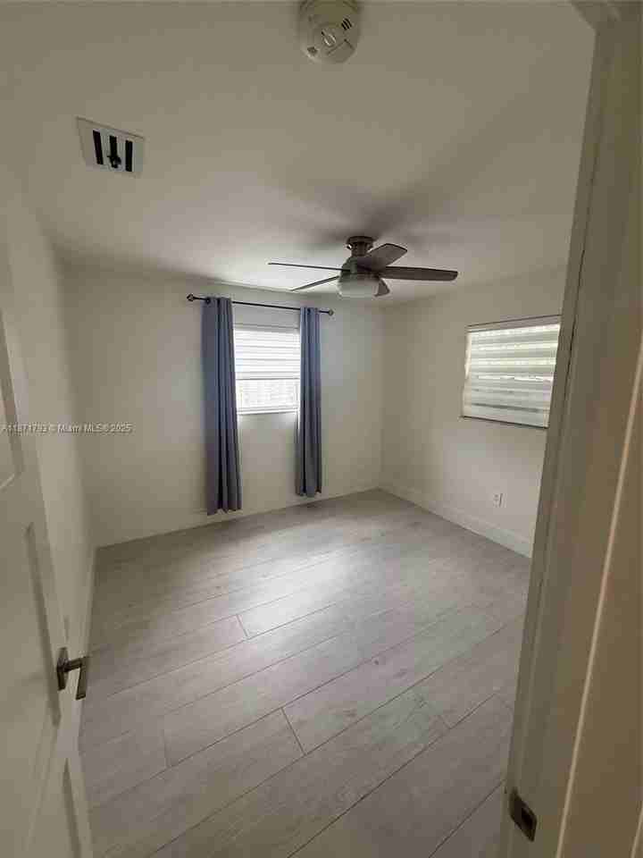 1901 Montague St - Photo 7 of 12