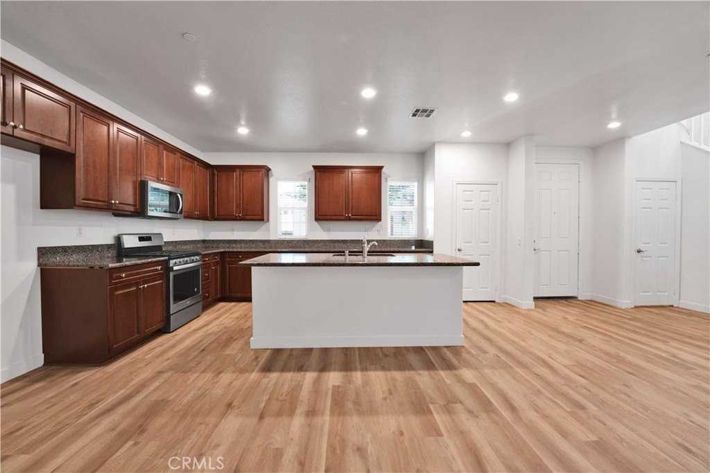 7465 Galloway Ln - Photo 4 of 31