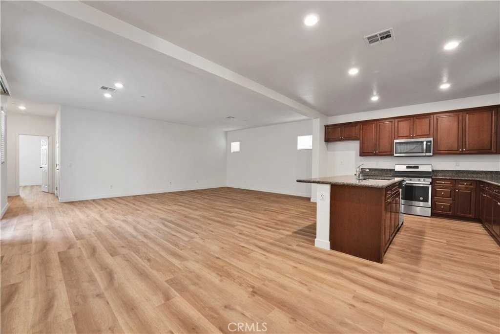 7465 Galloway Ln - Photo 5 of 31