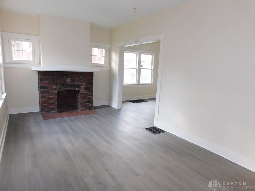 201 Pointview Ave - Photo 3 of 19