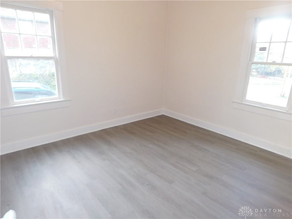 201 Pointview Ave - Photo 7 of 19