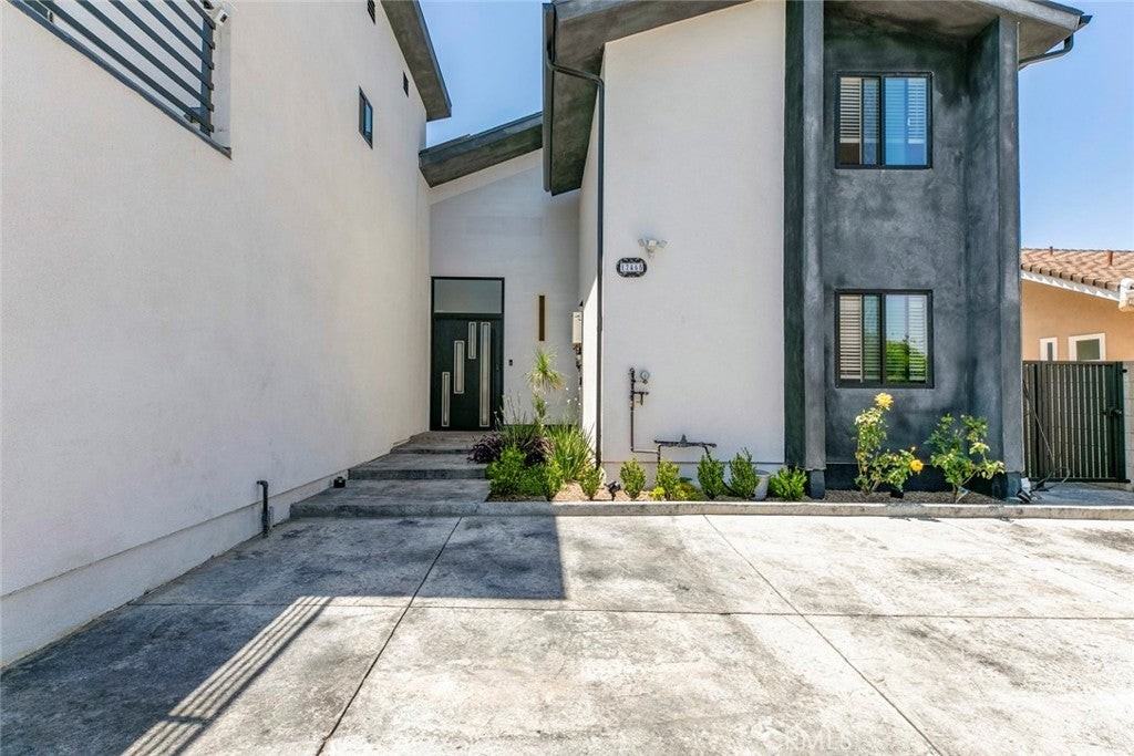 17465 Tuscan Dr - Photo 4 of 36