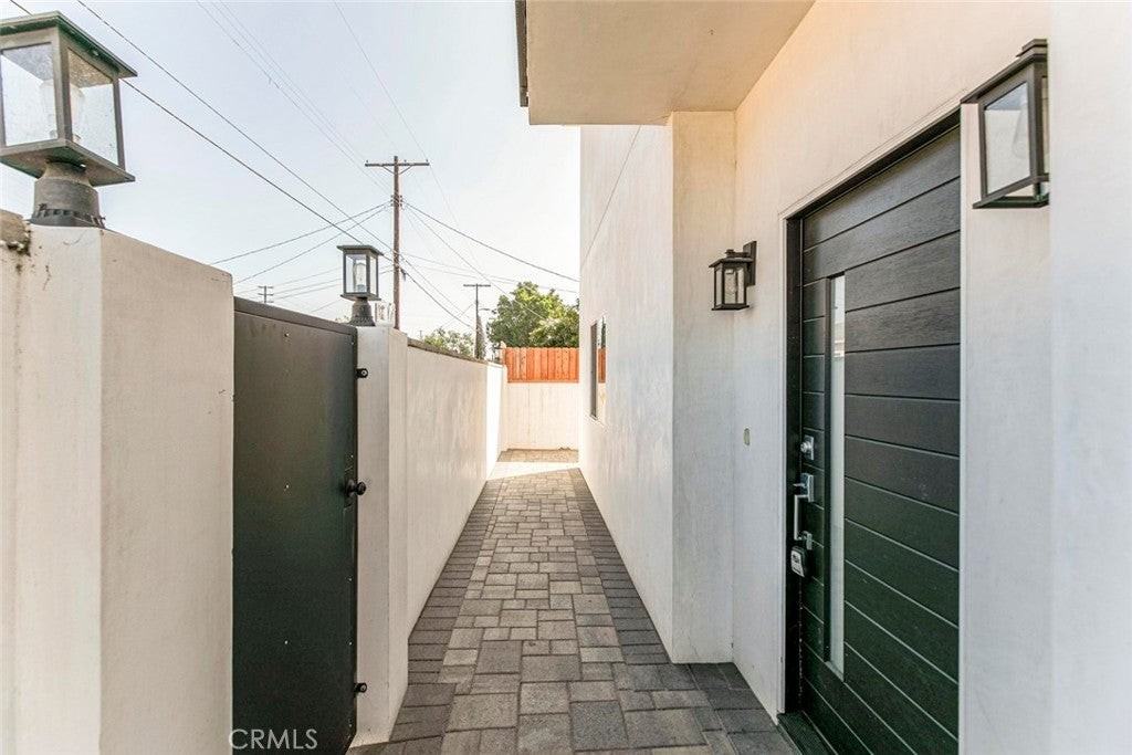 9156 Morehart Ave - Photo 5 of 29