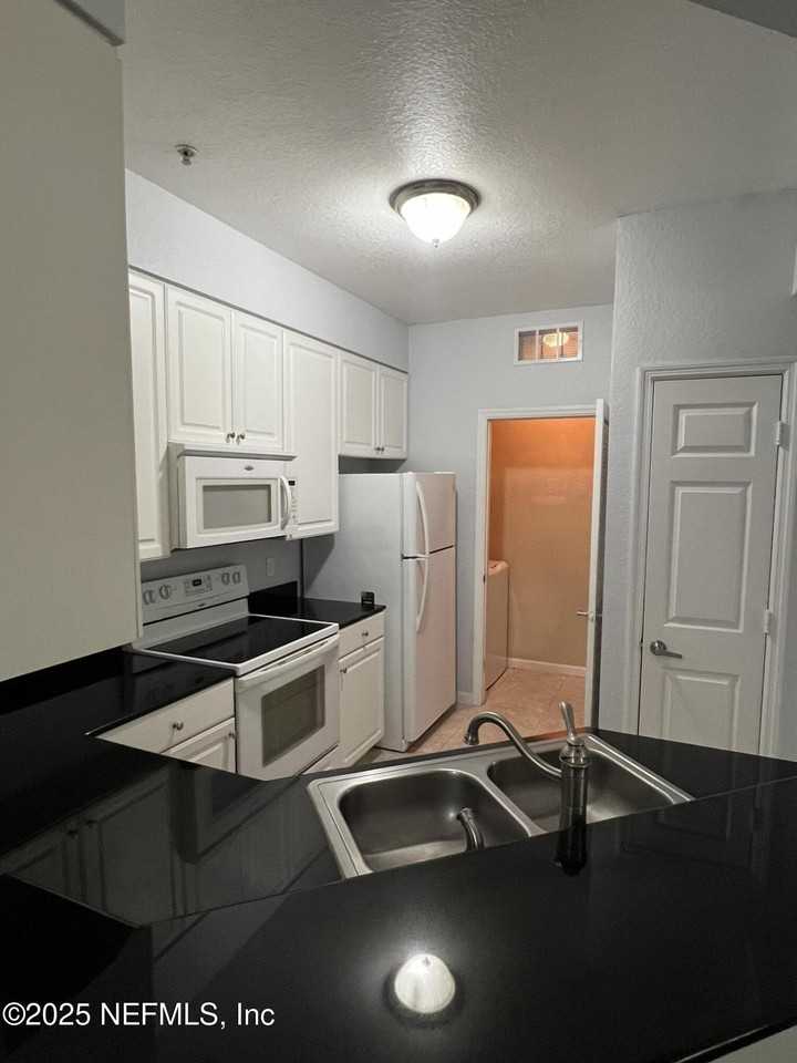 8539 8539 GATE Parkway W unit: 1418 #1418 - Photo 3 of 17