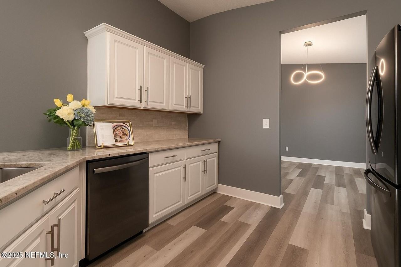 1751 Hollow Glen Dr - Photo 6 of 23