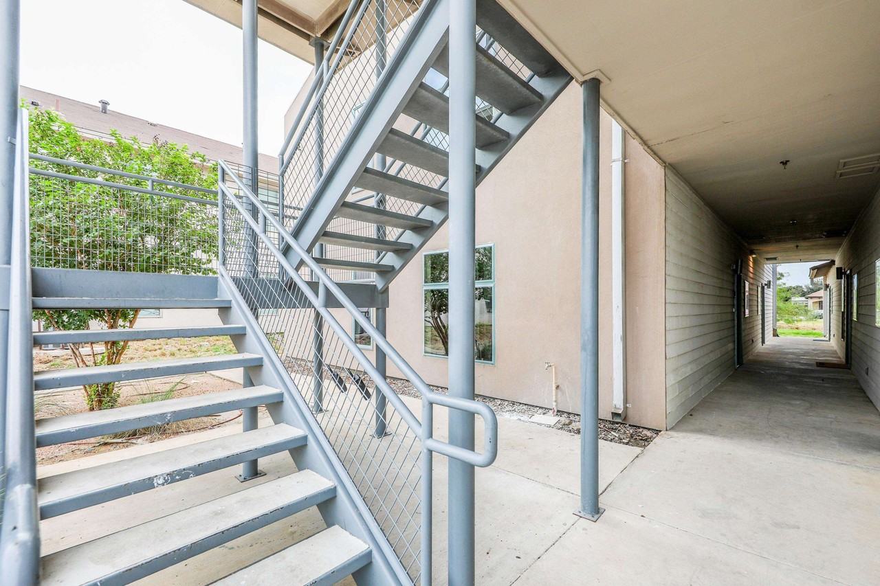 1511 Don Camilo Blvd - Photo 2 of 28