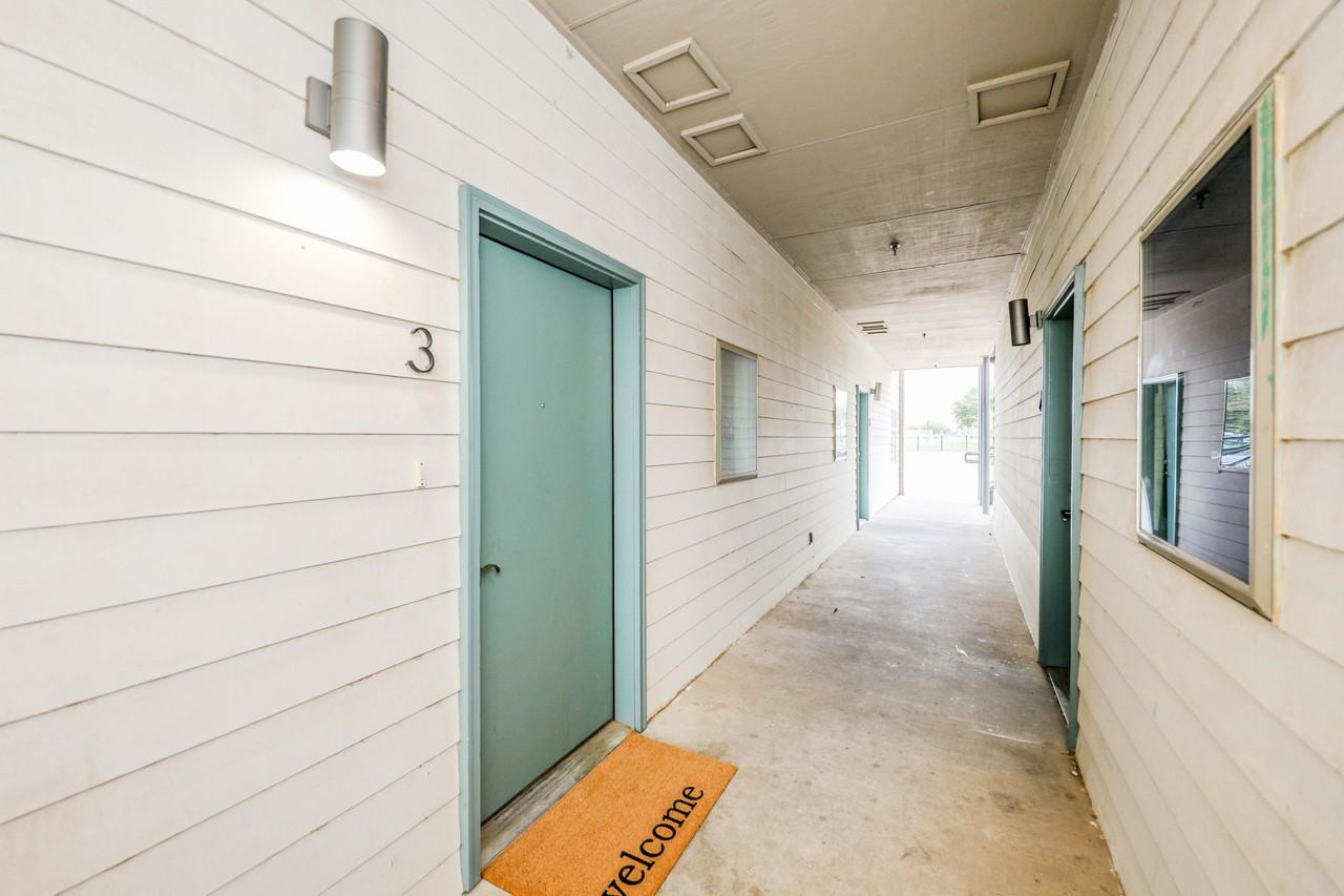 1511 Don Camilo Blvd - Photo 5 of 28