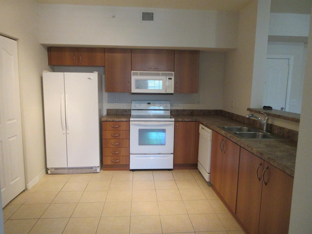 250 Ne 3rd Ave - Photo 5 of 10