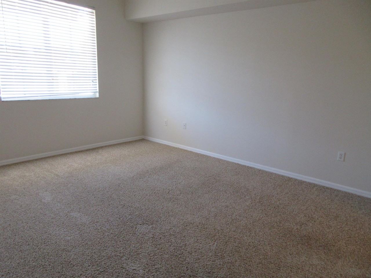 250 Ne 3rd Ave - Photo 7 of 10