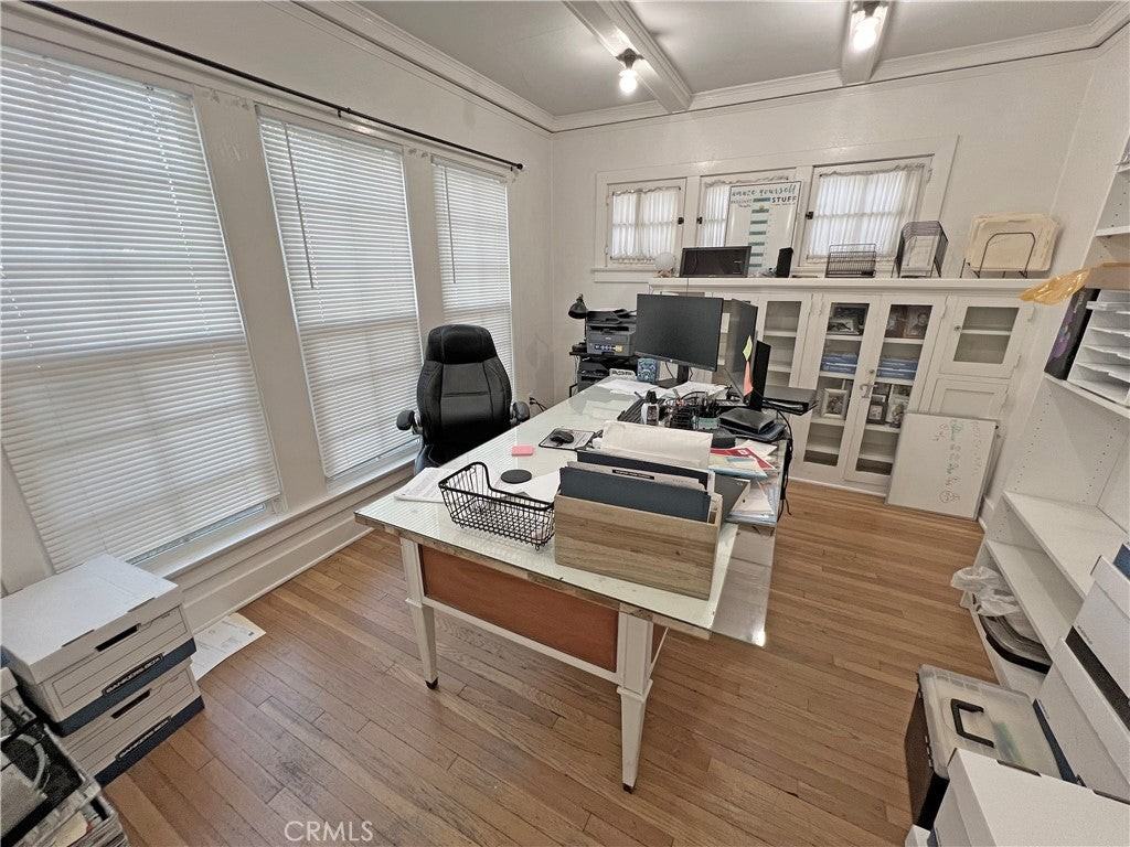 502 East J Street - Photo 4 of 34