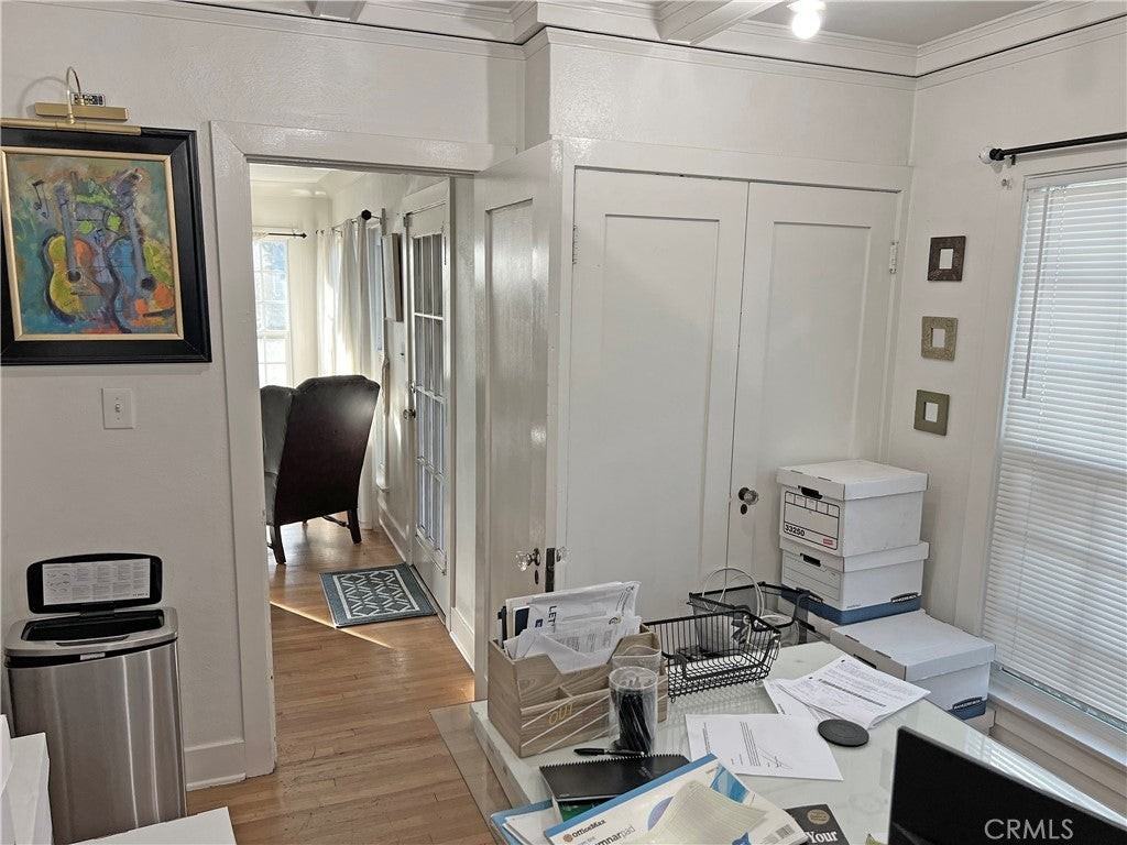 502 East J Street - Photo 5 of 34