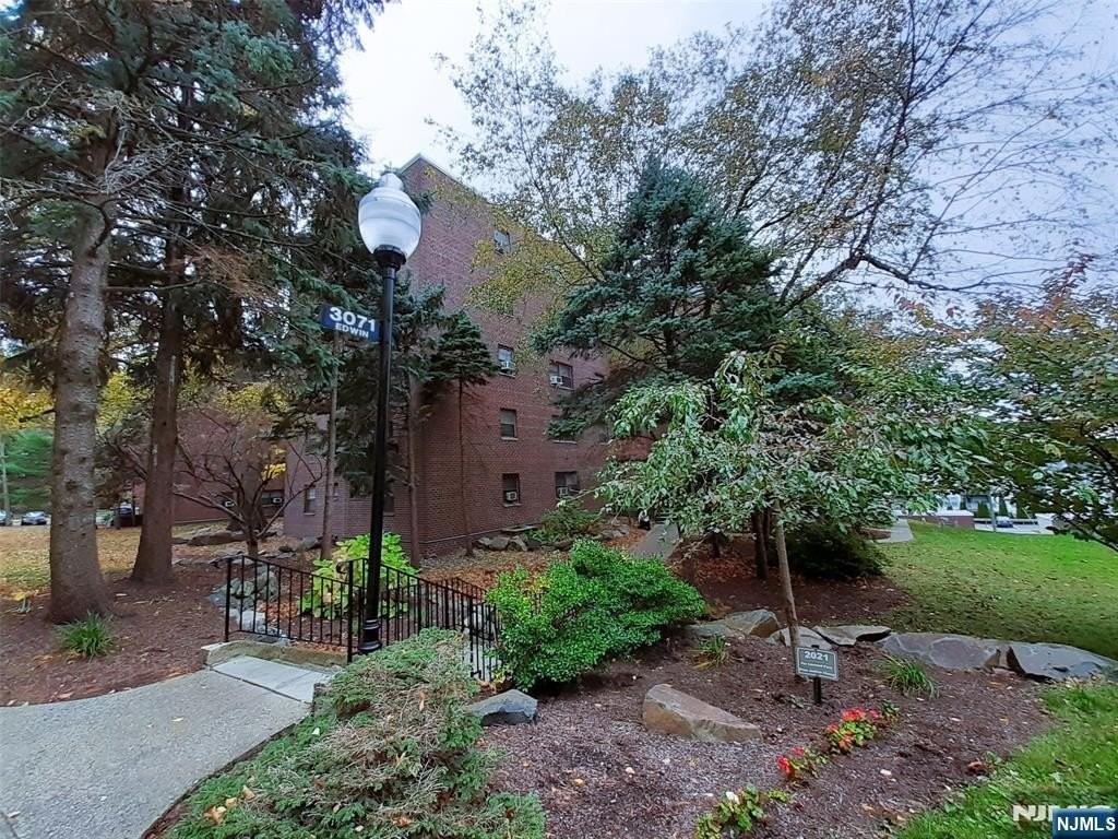 3071 Edwin Ave Apt 5g - Photo 2 of 21